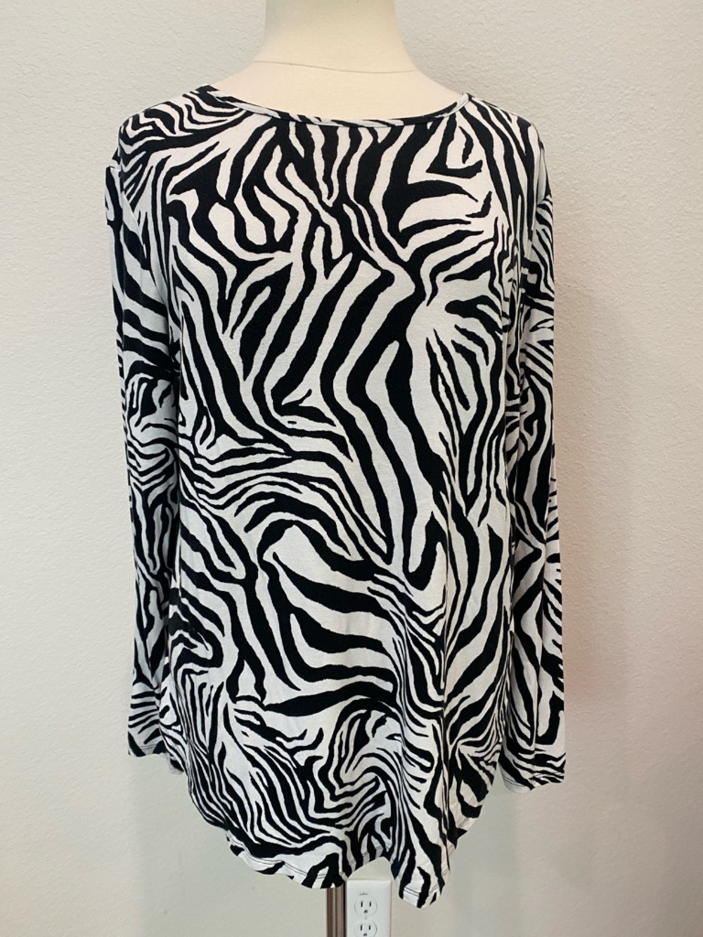 Chico's Black and White Zebra Print Long Sleeve Tee XL